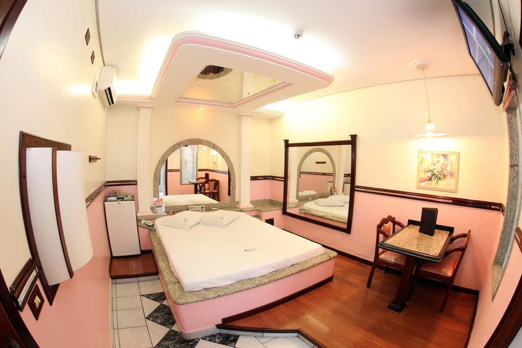 Hotel & Motel Le Baron (Adults Only) Pôrto Ferreira Стая снимка