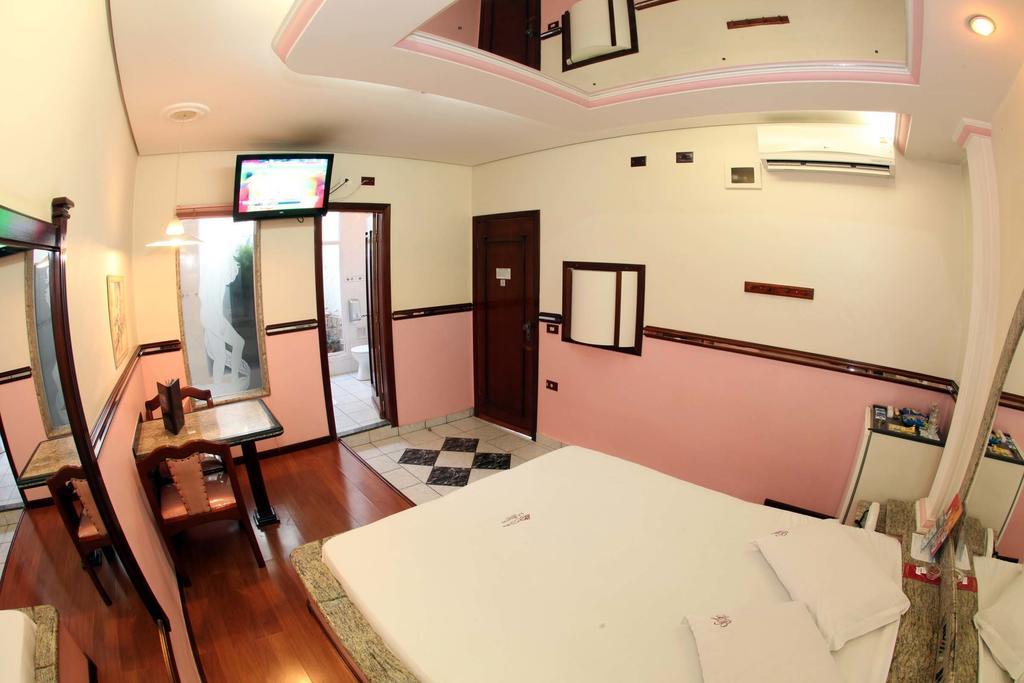 Hotel & Motel Le Baron (Adults Only) Pôrto Ferreira Стая снимка
