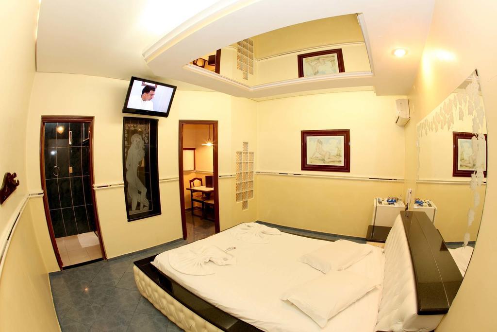 Hotel & Motel Le Baron (Adults Only) Pôrto Ferreira Стая снимка
