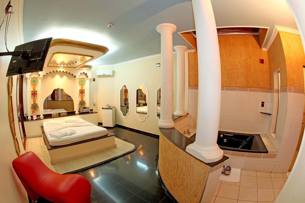 Hotel & Motel Le Baron (Adults Only) Pôrto Ferreira Стая снимка