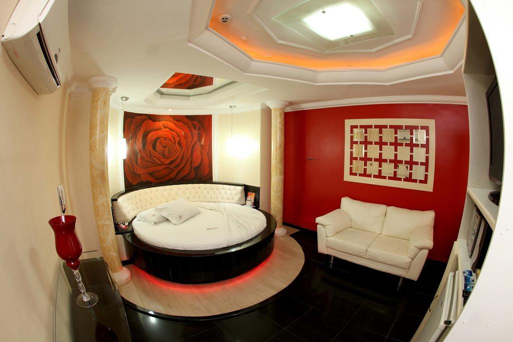 Hotel & Motel Le Baron (Adults Only) Pôrto Ferreira Стая снимка