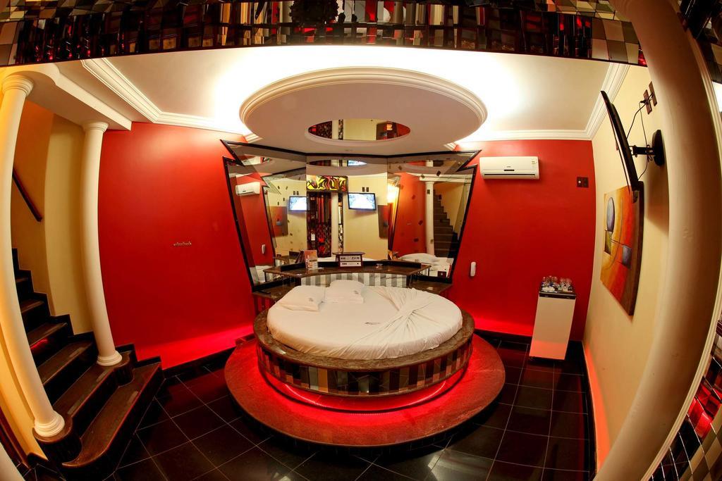 Hotel & Motel Le Baron (Adults Only) Pôrto Ferreira Стая снимка