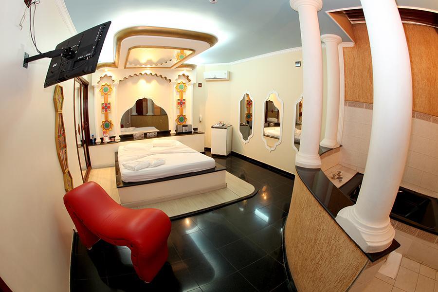 Hotel & Motel Le Baron (Adults Only) Pôrto Ferreira Екстериор снимка
