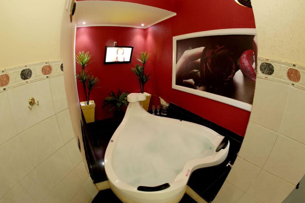Hotel & Motel Le Baron (Adults Only) Pôrto Ferreira Екстериор снимка